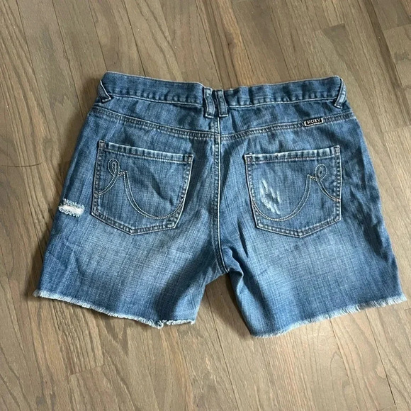 Roxy Women’s Boyfriend Jean Short Shorts. Raw hem. Size 7. - Picture 2 of 8